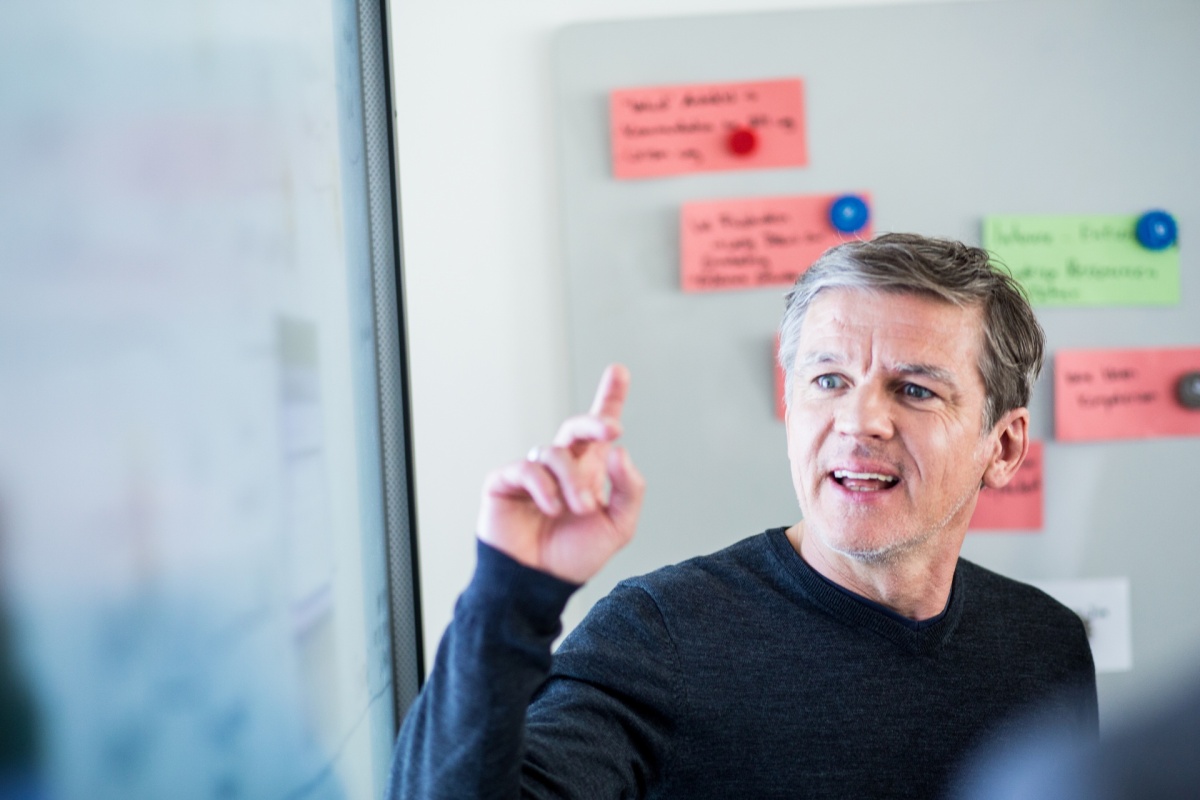 male adessi presenting in a meeting